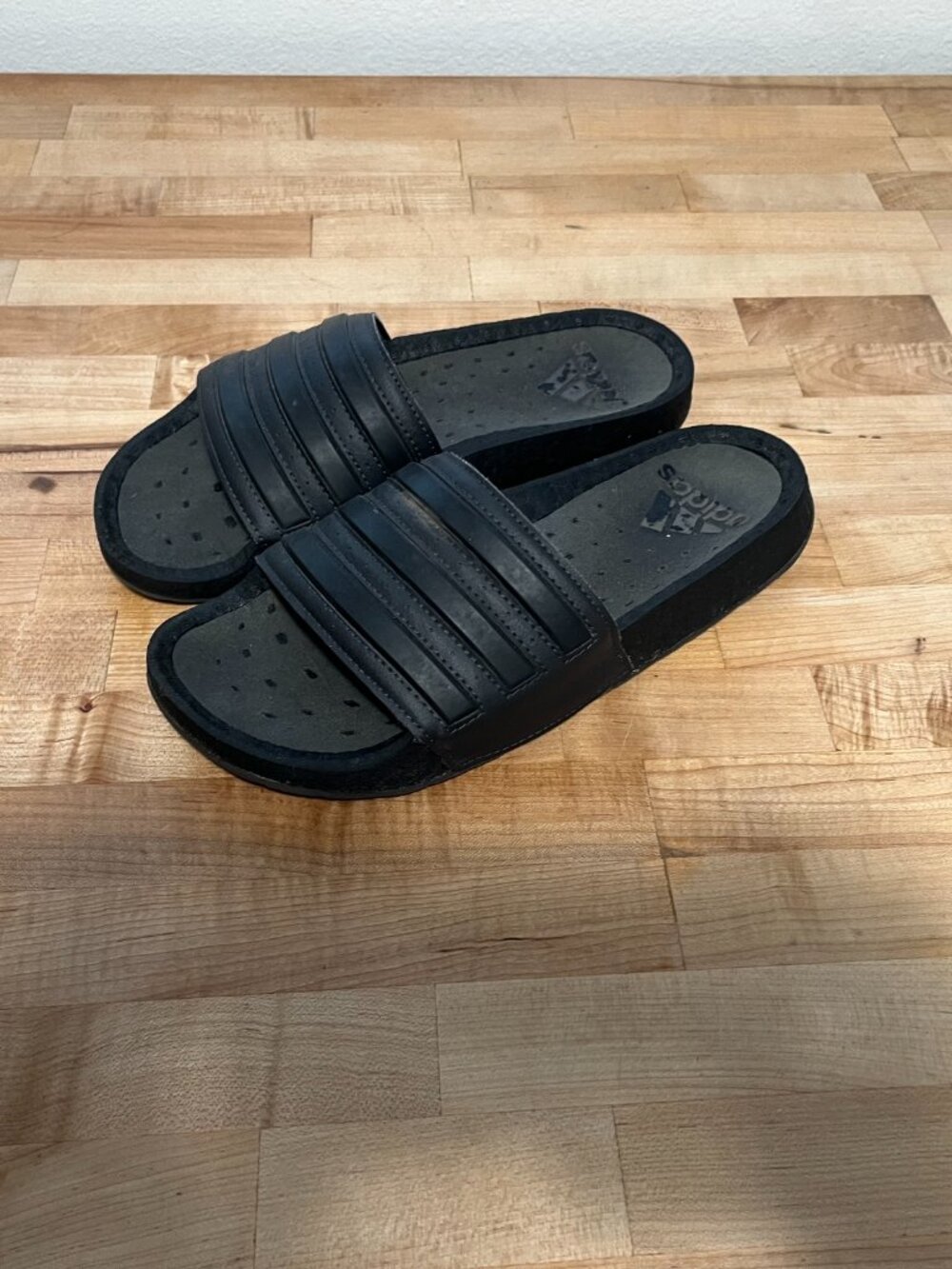 Men's Size 9 Adidas Adilette Boost Slides